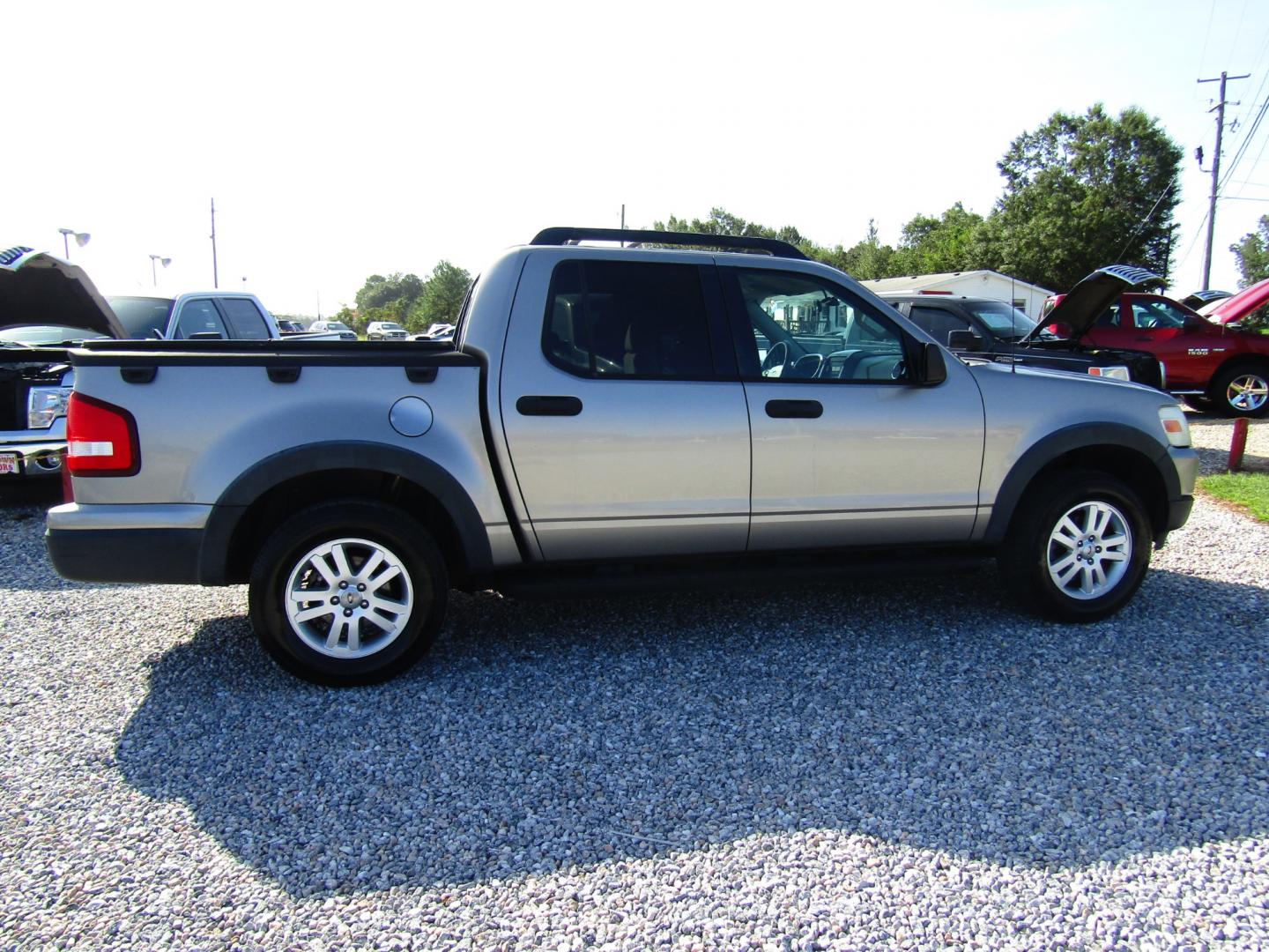 2008 Silver /Gray Ford Explorer Sport Trac XLT 4.0L 2WD (1FMEU31E08U) with an 4.0L V6 SOHC 12V engine, Automatic transmission, located at 15016 S Hwy 231, Midland City, AL, 36350, (334) 983-3001, 31.306210, -85.495277 - Photo#7