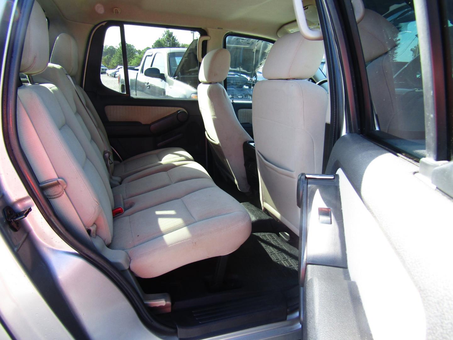 2008 Silver /Gray Ford Explorer Sport Trac XLT 4.0L 2WD (1FMEU31E08U) with an 4.0L V6 SOHC 12V engine, Automatic transmission, located at 15016 S Hwy 231, Midland City, AL, 36350, (334) 983-3001, 31.306210, -85.495277 - Photo#8