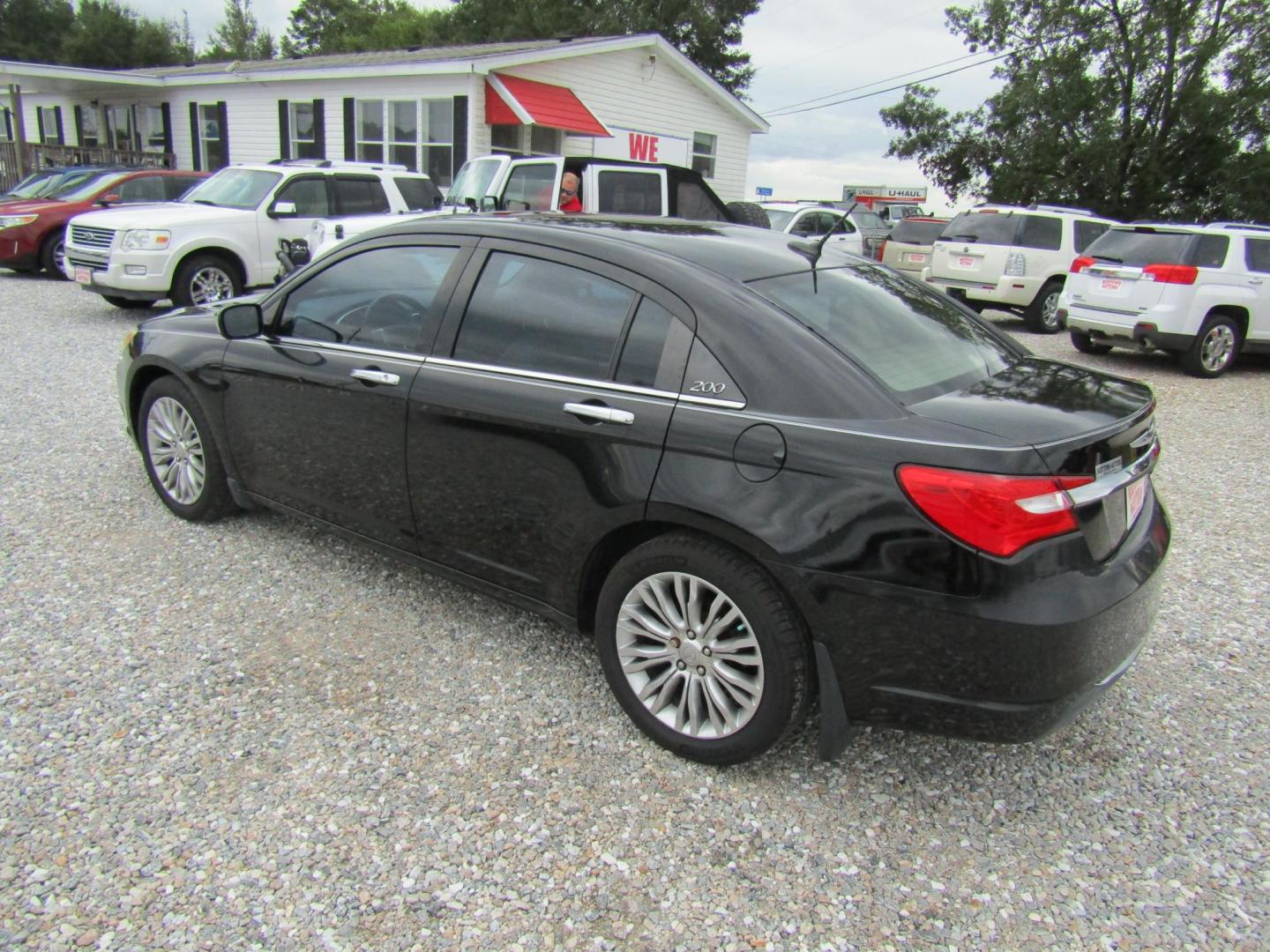 2011 Black /Tan Chrysler 200 Limited (1C3BC2FG9BN) with an 3.6L V6 DOHC 24V engine, Automatic transmission, located at 15016 S Hwy 231, Midland City, AL, 36350, (334) 983-3001, 31.306210, -85.495277 - Photo#5