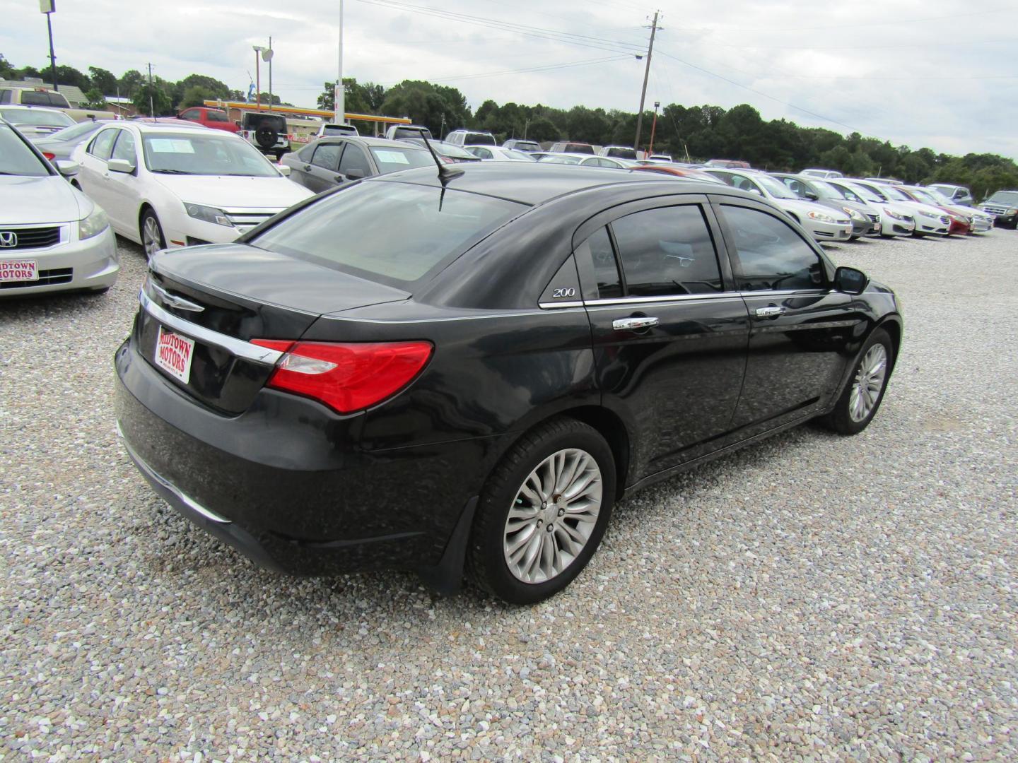 2011 Black /Tan Chrysler 200 Limited (1C3BC2FG9BN) with an 3.6L V6 DOHC 24V engine, Automatic transmission, located at 15016 S Hwy 231, Midland City, AL, 36350, (334) 983-3001, 31.306210, -85.495277 - Photo#7