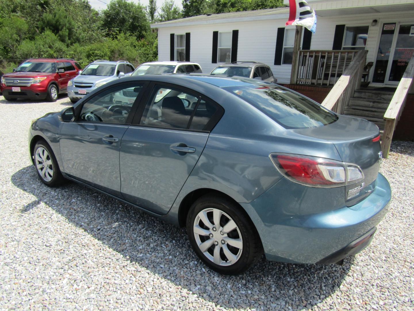 2011 Blue Mazda MAZDA3 i Sport 4-Door (JM1BL1UFXB1) with an 2.0L L4 DOHC 16V engine, Automatic transmission, located at 15016 S Hwy 231, Midland City, AL, 36350, (334) 983-3001, 31.306210, -85.495277 - Photo#5