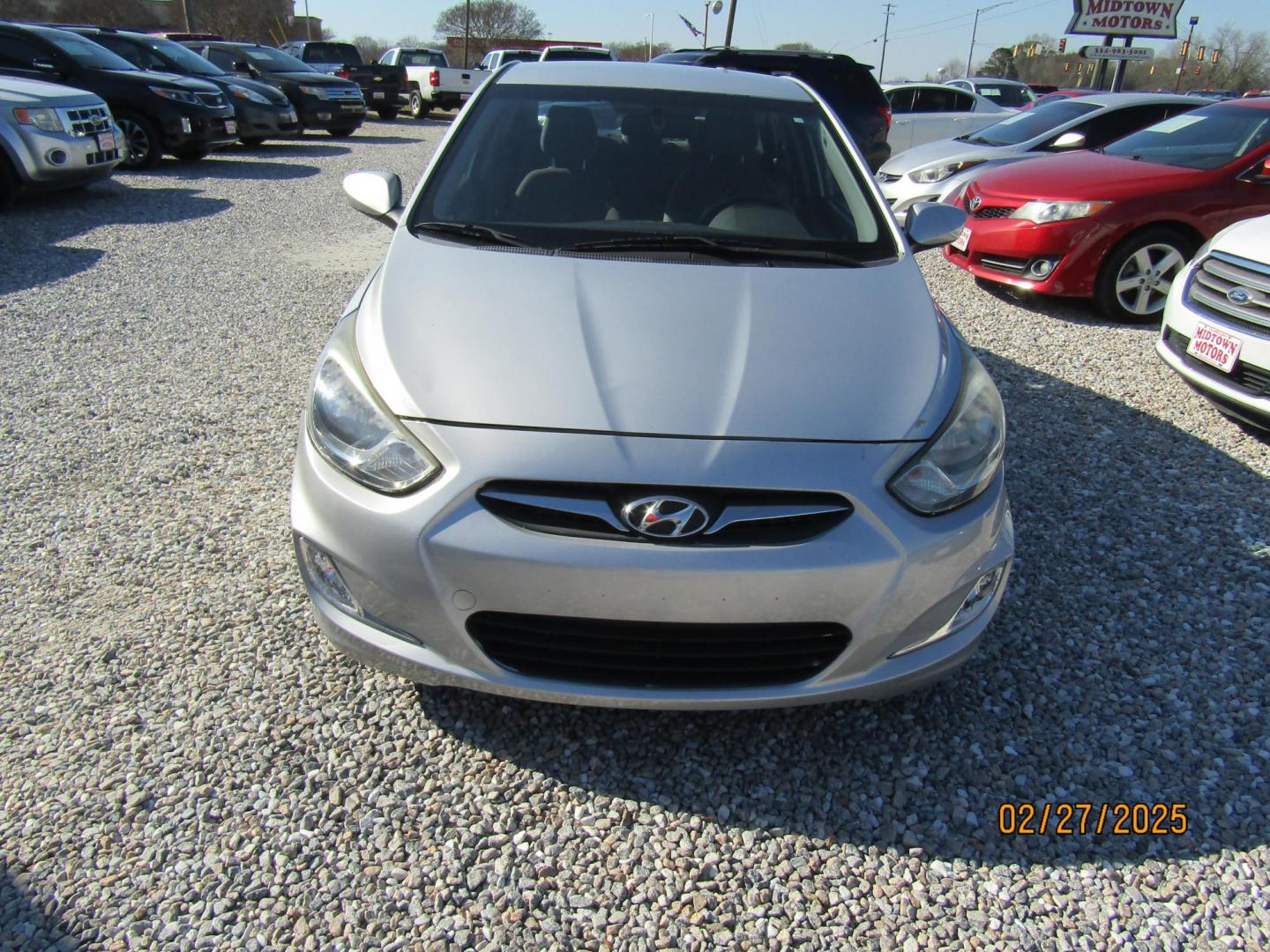 2013 Silver /Gray Hyundai Accent GLS 4-Door (KMHCT4AE0DU) with an 1.6L L4 DOHC 16V engine, Automatic transmission, located at 15016 S Hwy 231, Midland City, AL, 36350, (334) 983-3001, 31.306210, -85.495277 - Photo#3