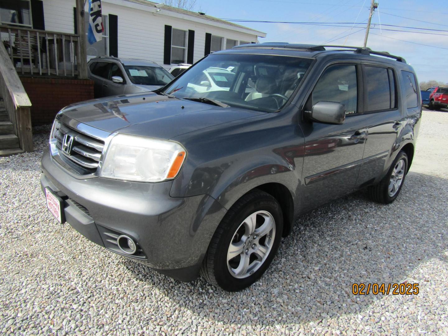 2013 Gray Honda Pilot EX-L 2WD 5-Spd AT (5FNYF3H57DB) with an 3.5L V6 SOHC 24V engine, Automatic transmission, located at 15016 S Hwy 231, Midland City, AL, 36350, (334) 983-3001, 31.306210, -85.495277 - Photo#3