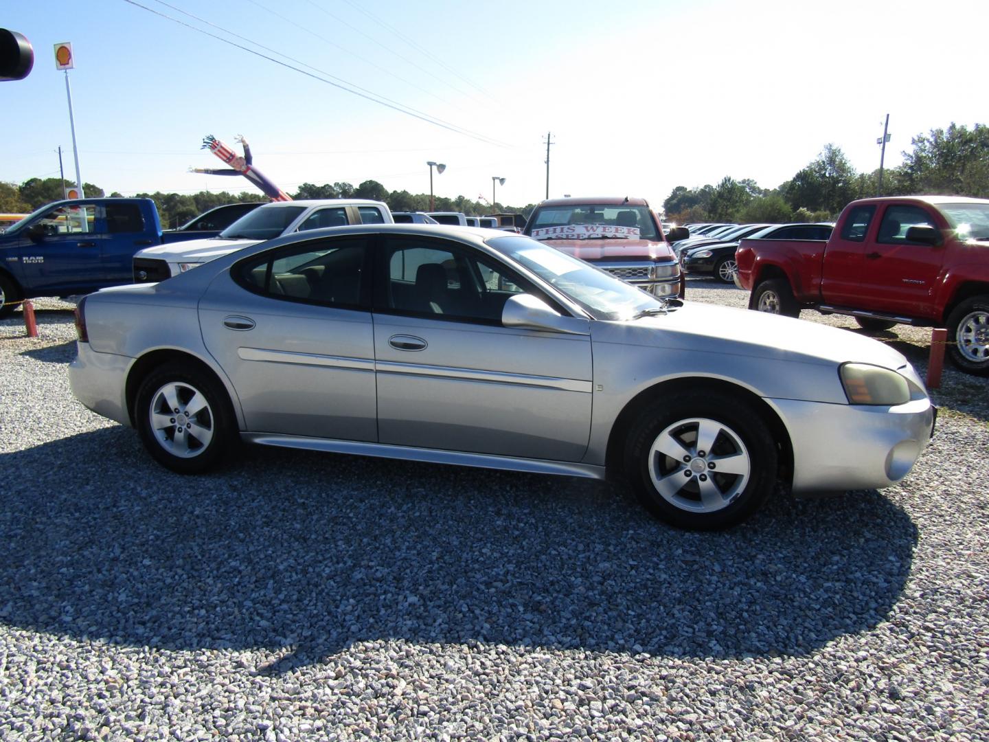 2008 Silver /Black Pontiac Grand Prix Sedan (2G2WP552881) with an 3.8L V6 OHV 12V engine, Automatic transmission, located at 15016 S Hwy 231, Midland City, AL, 36350, (334) 983-3001, 31.306210, -85.495277 - Photo#0