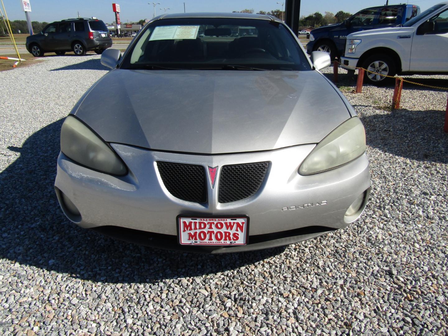 2008 Silver /Black Pontiac Grand Prix Sedan (2G2WP552881) with an 3.8L V6 OHV 12V engine, Automatic transmission, located at 15016 S Hwy 231, Midland City, AL, 36350, (334) 983-3001, 31.306210, -85.495277 - Photo#1