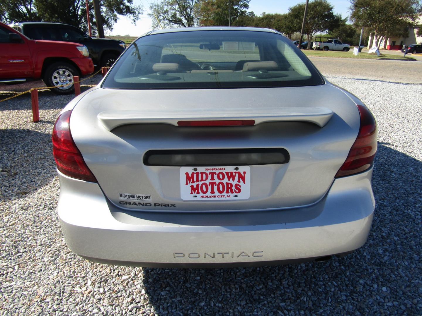 2008 Silver /Black Pontiac Grand Prix Sedan (2G2WP552881) with an 3.8L V6 OHV 12V engine, Automatic transmission, located at 15016 S Hwy 231, Midland City, AL, 36350, (334) 983-3001, 31.306210, -85.495277 - Photo#6