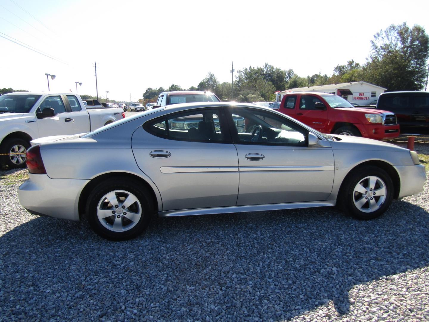 2008 Silver /Black Pontiac Grand Prix Sedan (2G2WP552881) with an 3.8L V6 OHV 12V engine, Automatic transmission, located at 15016 S Hwy 231, Midland City, AL, 36350, (334) 983-3001, 31.306210, -85.495277 - Photo#7