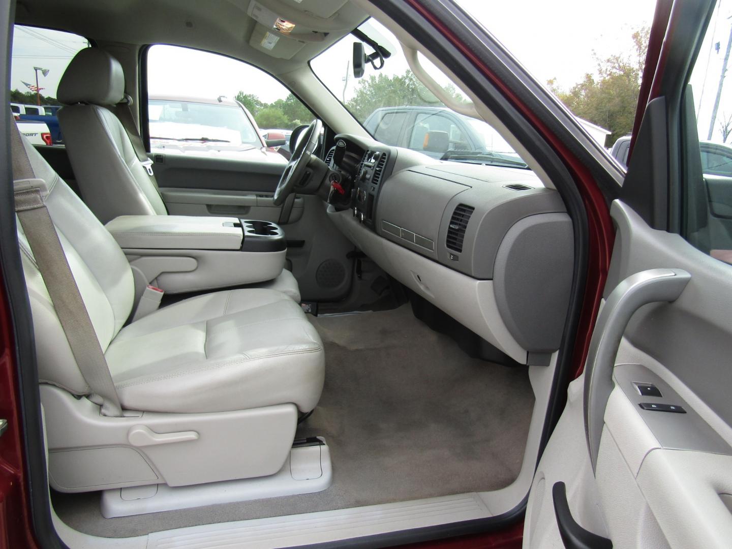 2013 Burgandy /Gray Chevrolet Silverado 1500 LT Crew Cab 4WD (3GCPKSE78DG) with an 5.3L V8 OHV 16V FFV engine, Automatic transmission, located at 15016 S Hwy 231, Midland City, AL, 36350, (334) 983-3001, 31.306210, -85.495277 - Photo#9