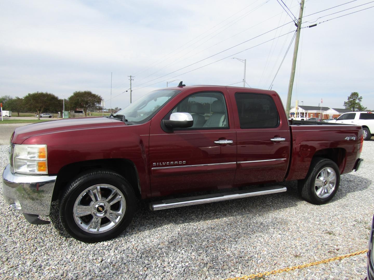 2013 Burgandy /Gray Chevrolet Silverado 1500 LT Crew Cab 4WD (3GCPKSE78DG) with an 5.3L V8 OHV 16V FFV engine, Automatic transmission, located at 15016 S Hwy 231, Midland City, AL, 36350, (334) 983-3001, 31.306210, -85.495277 - Photo#2