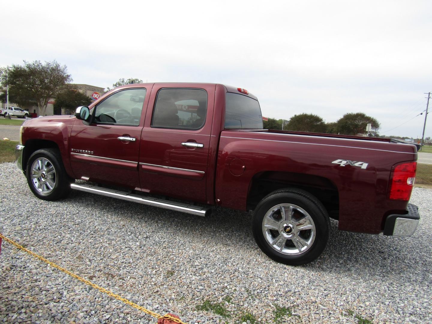 2013 Burgandy /Gray Chevrolet Silverado 1500 LT Crew Cab 4WD (3GCPKSE78DG) with an 5.3L V8 OHV 16V FFV engine, Automatic transmission, located at 15016 S Hwy 231, Midland City, AL, 36350, (334) 983-3001, 31.306210, -85.495277 - Photo#5