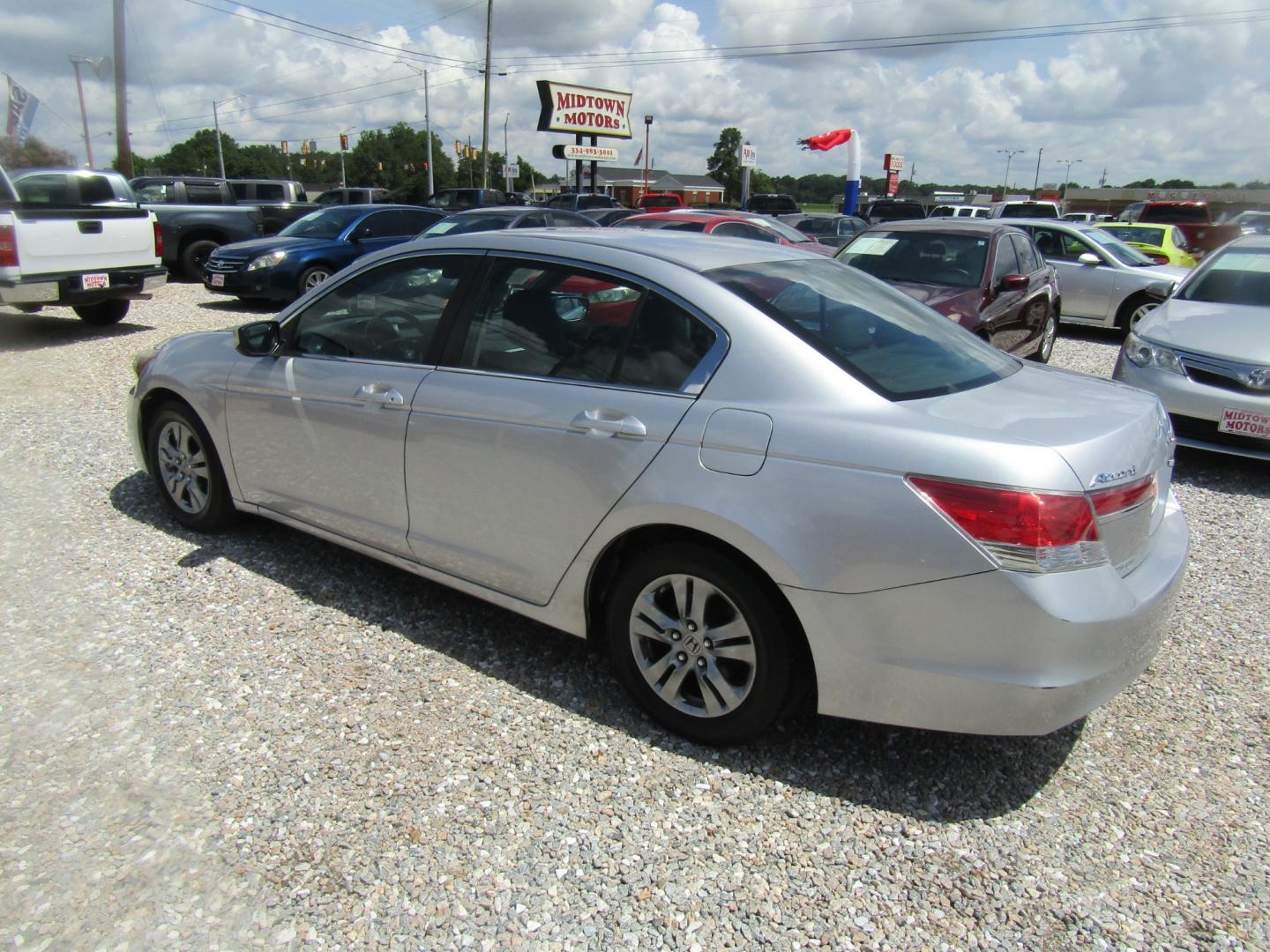 2012 Silver /Black Honda Accord SE Sedan AT (1HGCP2F63CA) with an 2.4L L4 DOHC 16V engine, Automatic transmission, located at 15016 S Hwy 231, Midland City, AL, 36350, (334) 983-3001, 31.306210, -85.495277 - Photo#5