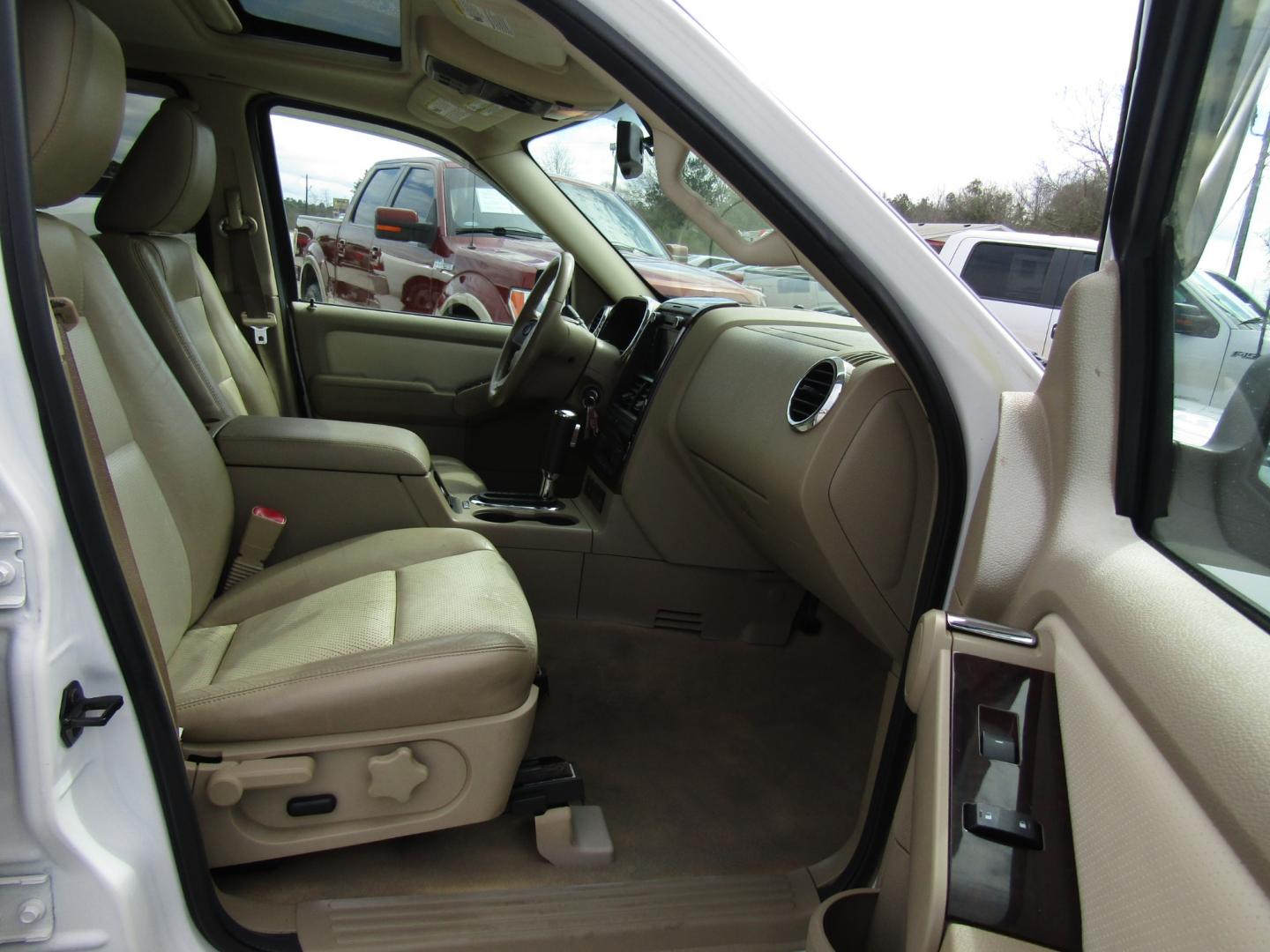 2010 White Ford Explorer Limited 4.0L 2WD (1FMEU6FE7AU) with an 4.0L V6 SOHC 16V engine, Automatic transmission, located at 15016 S Hwy 231, Midland City, AL, 36350, (334) 983-3001, 31.306210, -85.495277 - Photo#10