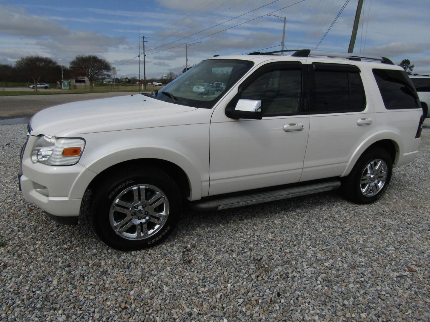 2010 White Ford Explorer Limited 4.0L 2WD (1FMEU6FE7AU) with an 4.0L V6 SOHC 16V engine, Automatic transmission, located at 15016 S Hwy 231, Midland City, AL, 36350, (334) 983-3001, 31.306210, -85.495277 - Photo#2