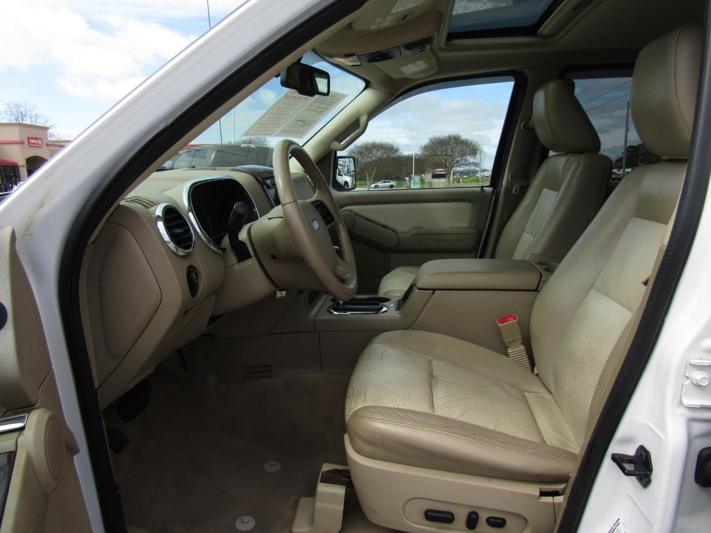 2010 White Ford Explorer Limited 4.0L 2WD (1FMEU6FE7AU) with an 4.0L V6 SOHC 16V engine, Automatic transmission, located at 15016 S Hwy 231, Midland City, AL, 36350, (334) 983-3001, 31.306210, -85.495277 - Photo#3