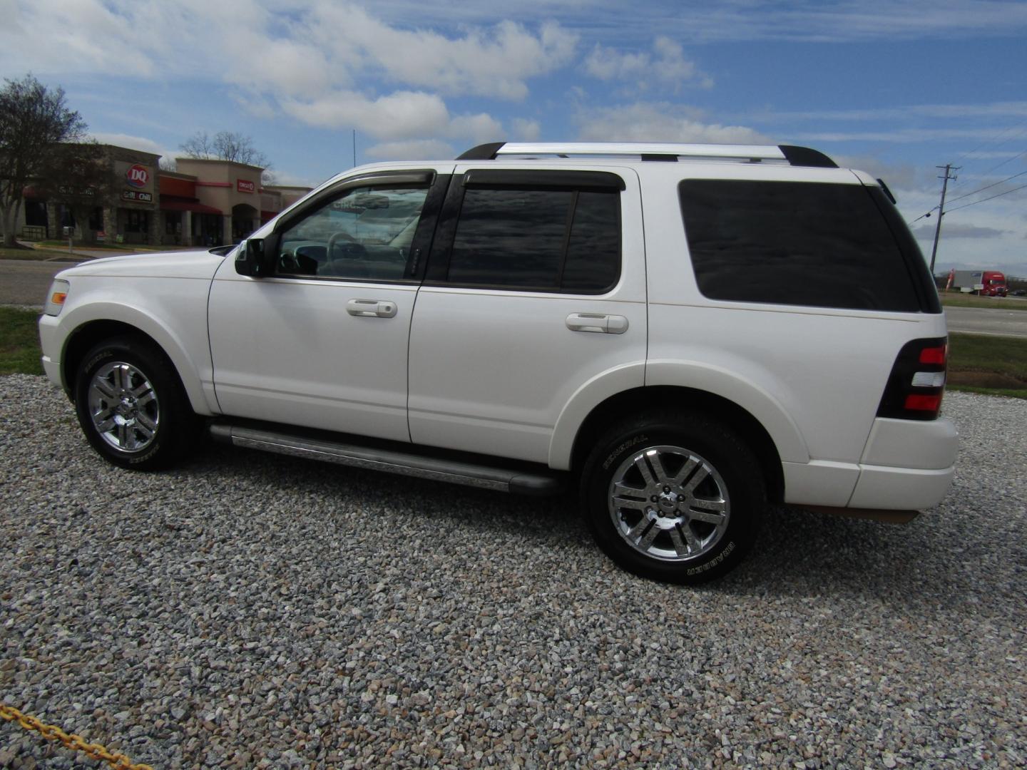 2010 White Ford Explorer Limited 4.0L 2WD (1FMEU6FE7AU) with an 4.0L V6 SOHC 16V engine, Automatic transmission, located at 15016 S Hwy 231, Midland City, AL, 36350, (334) 983-3001, 31.306210, -85.495277 - Photo#5