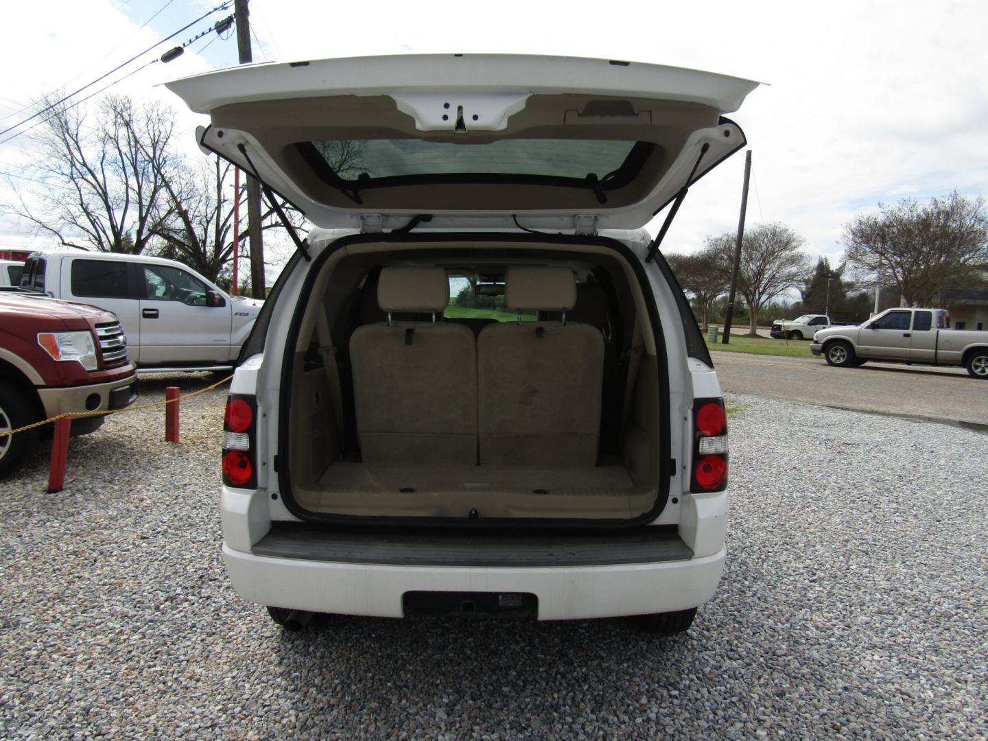 2010 White Ford Explorer Limited 4.0L 2WD (1FMEU6FE7AU) with an 4.0L V6 SOHC 16V engine, Automatic transmission, located at 15016 S Hwy 231, Midland City, AL, 36350, (334) 983-3001, 31.306210, -85.495277 - Photo#7