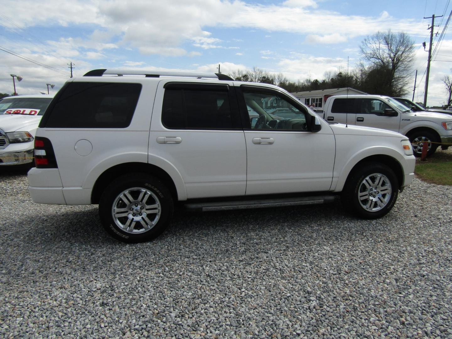 2010 White Ford Explorer Limited 4.0L 2WD (1FMEU6FE7AU) with an 4.0L V6 SOHC 16V engine, Automatic transmission, located at 15016 S Hwy 231, Midland City, AL, 36350, (334) 983-3001, 31.306210, -85.495277 - Photo#8