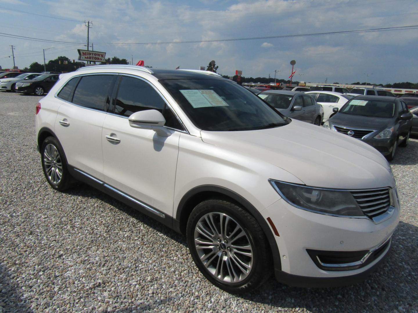 2018 White /Brown Lincoln MKX Reserve (2LMPJ6LR1JB) with an 3.7L V6 DOHC 24V engine, Automatic transmission, located at 15016 S Hwy 231, Midland City, AL, 36350, (334) 983-3001, 31.306210, -85.495277 - Photo#0