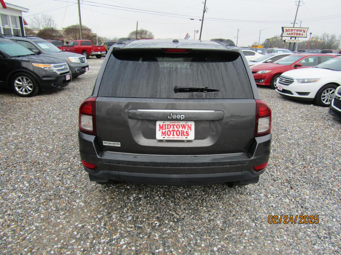 2014 Gray Jeep Compass Sport FWD (1C4NJCBB0ED) with an 2.4L L4 DOHC 16V engine, Automatic transmission, located at 15016 S Hwy 231, Midland City, AL, 36350, (334) 983-3001, 31.306210, -85.495277 - Photo#6