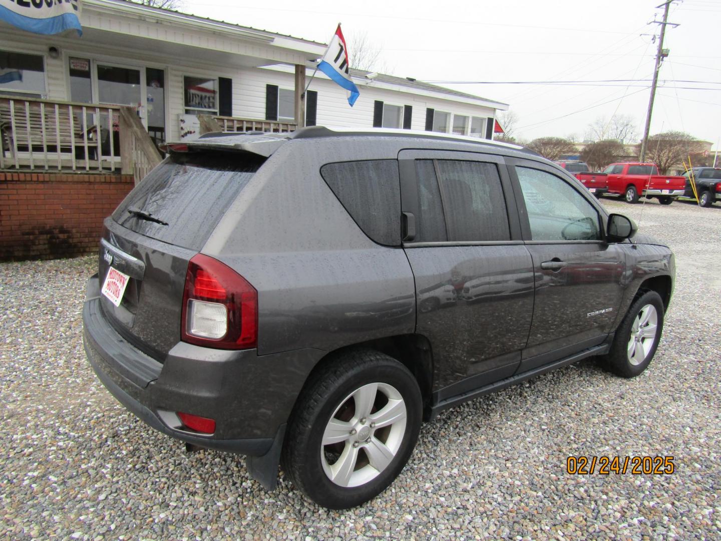 2014 Gray Jeep Compass Sport FWD (1C4NJCBB0ED) with an 2.4L L4 DOHC 16V engine, Automatic transmission, located at 15016 S Hwy 231, Midland City, AL, 36350, (334) 983-3001, 31.306210, -85.495277 - Photo#7