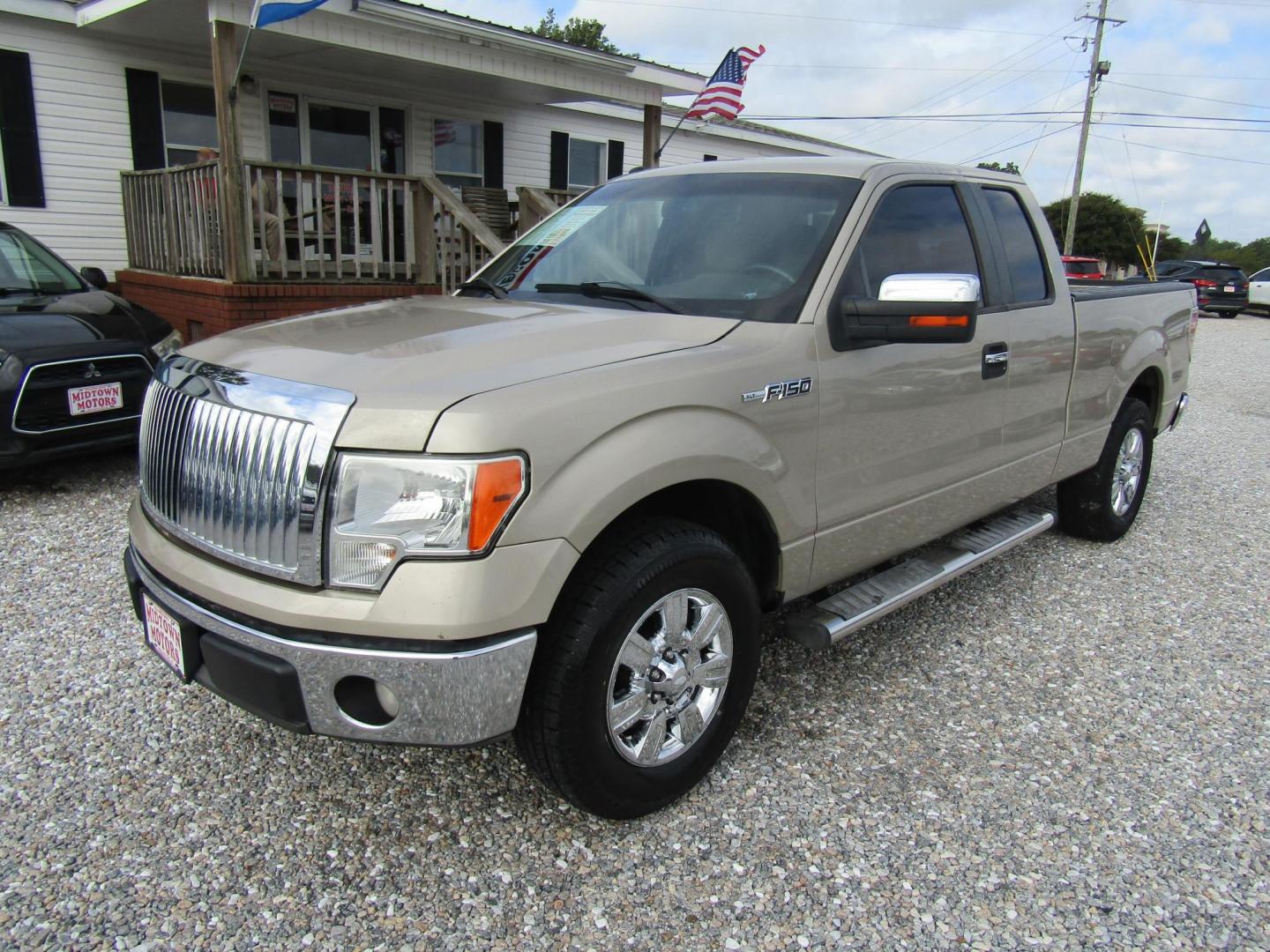 2010 Gold Ford F-150 Lariat SuperCab 6.5-ft. Bed 2WD (1FTEX1C87AF) with an 4.6L V8 SOHC 24V engine, Automatic transmission, located at 15016 S Hwy 231, Midland City, AL, 36350, (334) 983-3001, 31.306210, -85.495277 - Photo#2