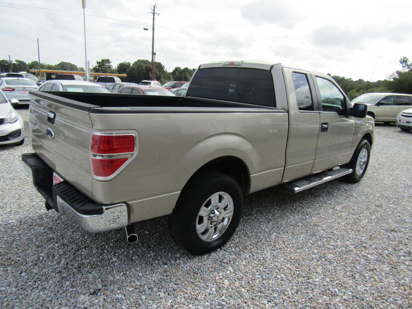 2010 Gold Ford F-150 Lariat SuperCab 6.5-ft. Bed 2WD (1FTEX1C87AF) with an 4.6L V8 SOHC 24V engine, Automatic transmission, located at 15016 S Hwy 231, Midland City, AL, 36350, (334) 983-3001, 31.306210, -85.495277 - Photo#7