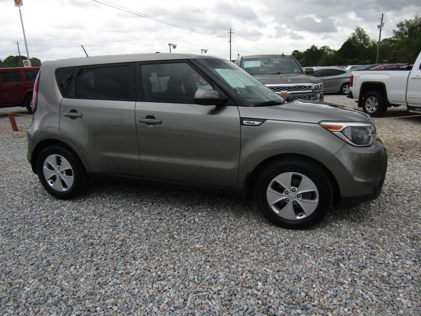 2015 Gray /Black Kia Soul Base (KNDJN2A24F7) with an 1.6L L4 DOHC 16V engine, Automatic transmission, located at 15016 S Hwy 231, Midland City, AL, 36350, (334) 983-3001, 31.306210, -85.495277 - Photo#0