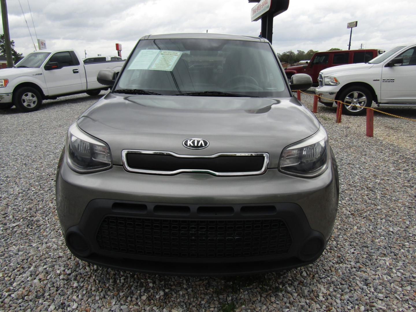 2015 Gray /Black Kia Soul Base (KNDJN2A24F7) with an 1.6L L4 DOHC 16V engine, Automatic transmission, located at 15016 S Hwy 231, Midland City, AL, 36350, (334) 983-3001, 31.306210, -85.495277 - Photo#1