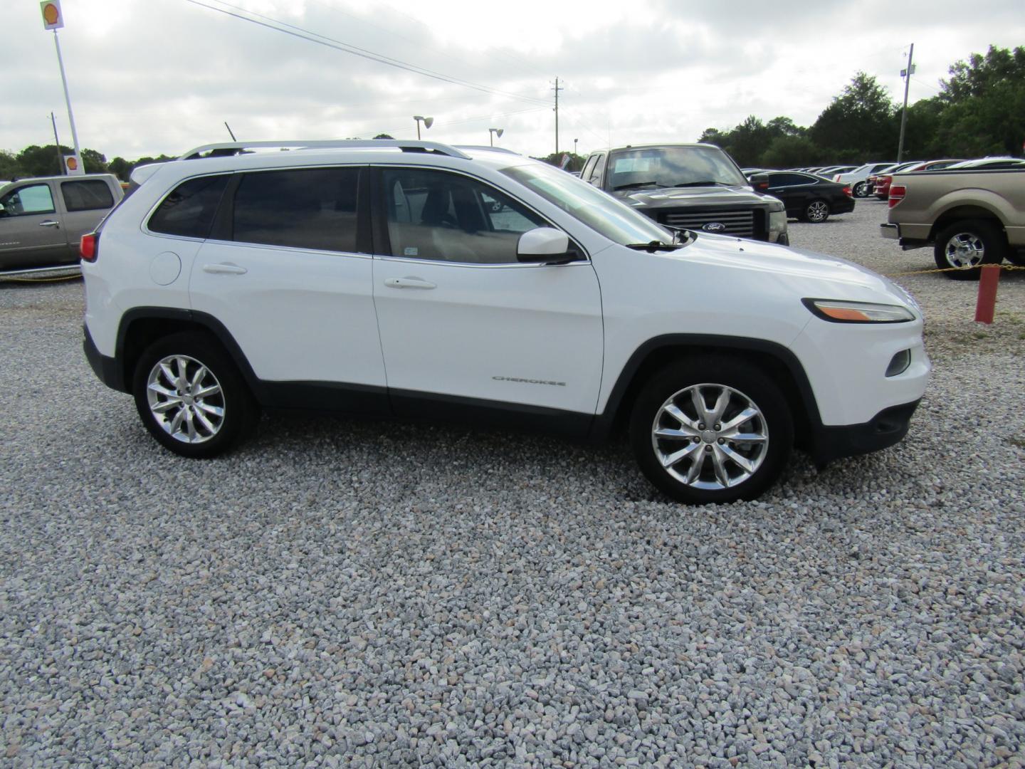 2014 White Jeep Cherokee Limited FWD (1C4PJLDS3EW) with an 3.2L V6 DOHC 24V engine, Automatic transmission, located at 15016 S Hwy 231, Midland City, AL, 36350, (334) 983-3001, 31.306210, -85.495277 - Photo#0