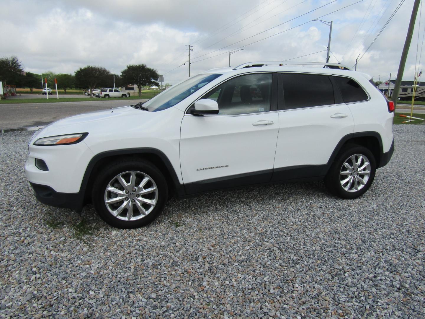 2014 White Jeep Cherokee Limited FWD (1C4PJLDS3EW) with an 3.2L V6 DOHC 24V engine, Automatic transmission, located at 15016 S Hwy 231, Midland City, AL, 36350, (334) 983-3001, 31.306210, -85.495277 - Photo#2