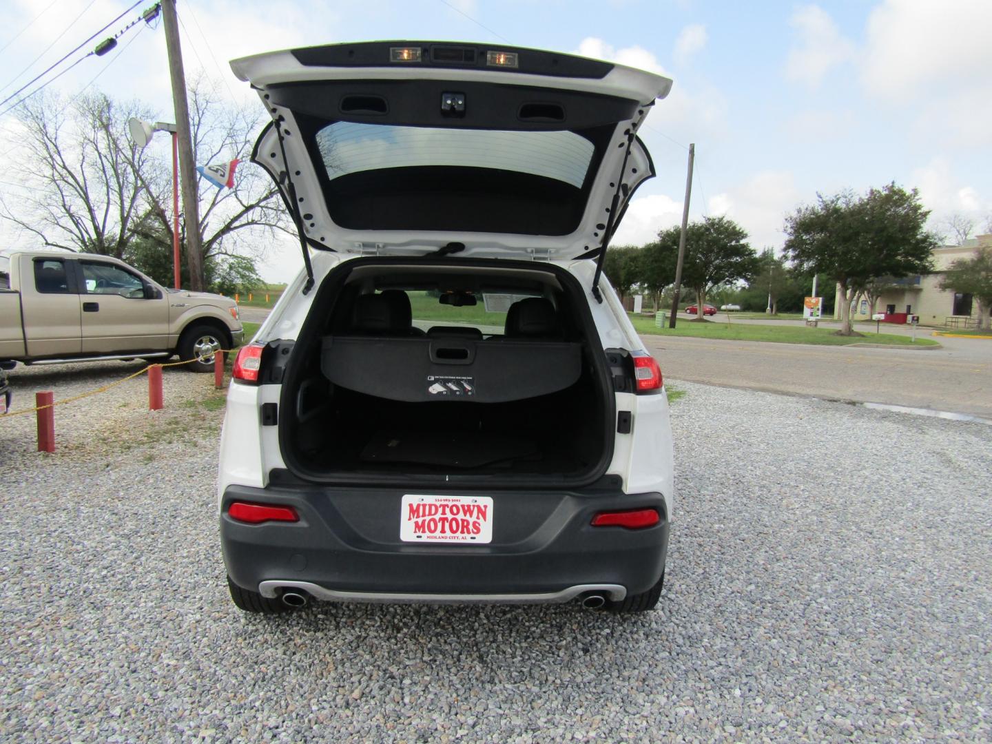 2014 White Jeep Cherokee Limited FWD (1C4PJLDS3EW) with an 3.2L V6 DOHC 24V engine, Automatic transmission, located at 15016 S Hwy 231, Midland City, AL, 36350, (334) 983-3001, 31.306210, -85.495277 - Photo#7