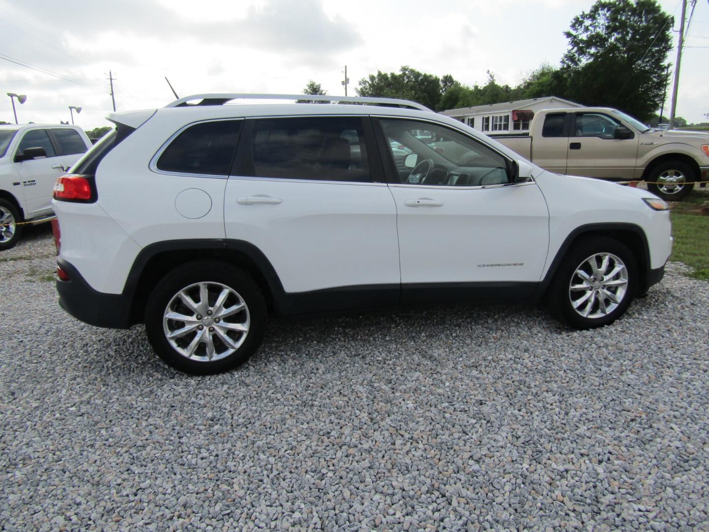 2014 White Jeep Cherokee Limited FWD (1C4PJLDS3EW) with an 3.2L V6 DOHC 24V engine, Automatic transmission, located at 15016 S Hwy 231, Midland City, AL, 36350, (334) 983-3001, 31.306210, -85.495277 - Photo#8