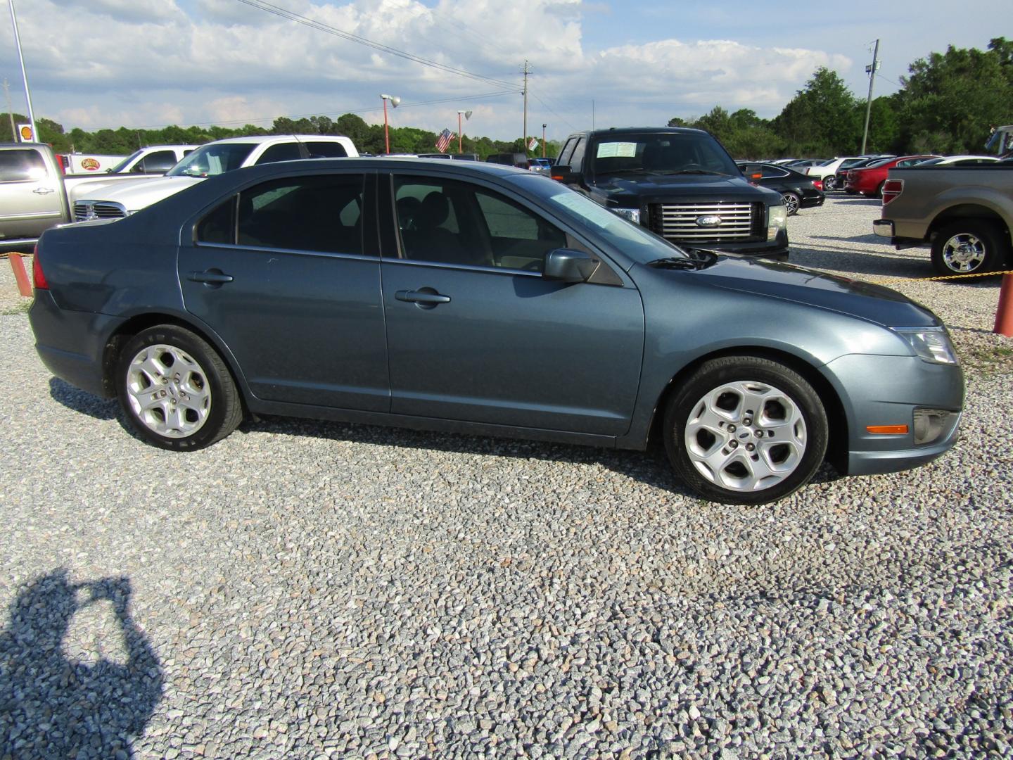 2011 Blue /TAN Ford Fusion I4 SE (3FAHP0HA9BR) with an 2.5L L4 DOHC 16V engine, Automatic transmission, located at 15016 S Hwy 231, Midland City, AL, 36350, (334) 983-3001, 31.306210, -85.495277 - Photo#0