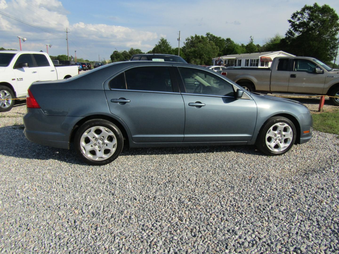 2011 Blue /TAN Ford Fusion I4 SE (3FAHP0HA9BR) with an 2.5L L4 DOHC 16V engine, Automatic transmission, located at 15016 S Hwy 231, Midland City, AL, 36350, (334) 983-3001, 31.306210, -85.495277 - Photo#7