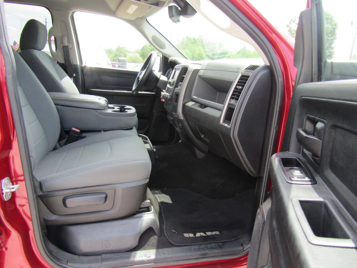 2014 Red RAM 1500 Tradesman/Express Crew Cab SWB 2WD (1C6RR6KGXES) with an 3.6L V6 DOHC 24V FFV engine, Automatic transmission, located at 15016 S Hwy 231, Midland City, AL, 36350, (334) 983-3001, 31.306210, -85.495277 - Photo#9