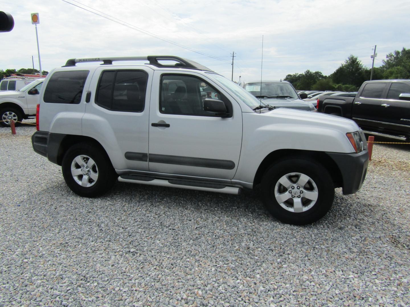 2012 Silver /Black Nissan Xterra S 2WD (5N1AN0NU7CC) with an 4.0L V6 DOHC 24V engine, Automatic transmission, located at 15016 S Hwy 231, Midland City, AL, 36350, (334) 983-3001, 31.306210, -85.495277 - Photo#0