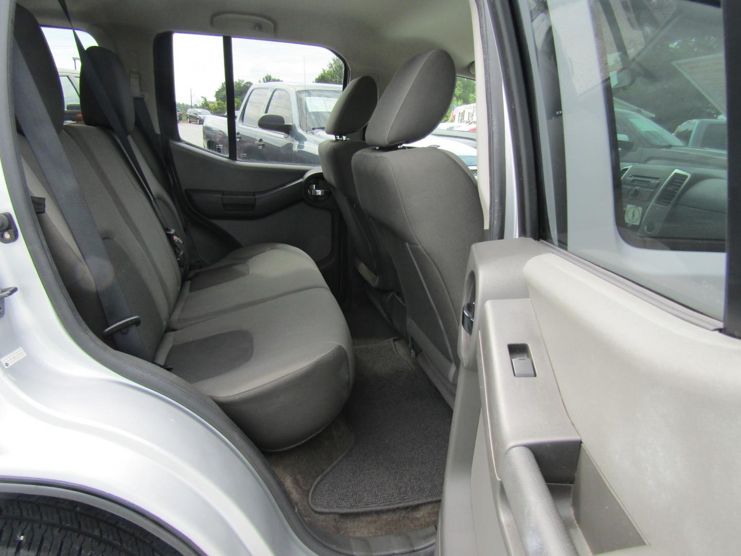 2012 Silver /Black Nissan Xterra S 2WD (5N1AN0NU7CC) with an 4.0L V6 DOHC 24V engine, Automatic transmission, located at 15016 S Hwy 231, Midland City, AL, 36350, (334) 983-3001, 31.306210, -85.495277 - Photo#9