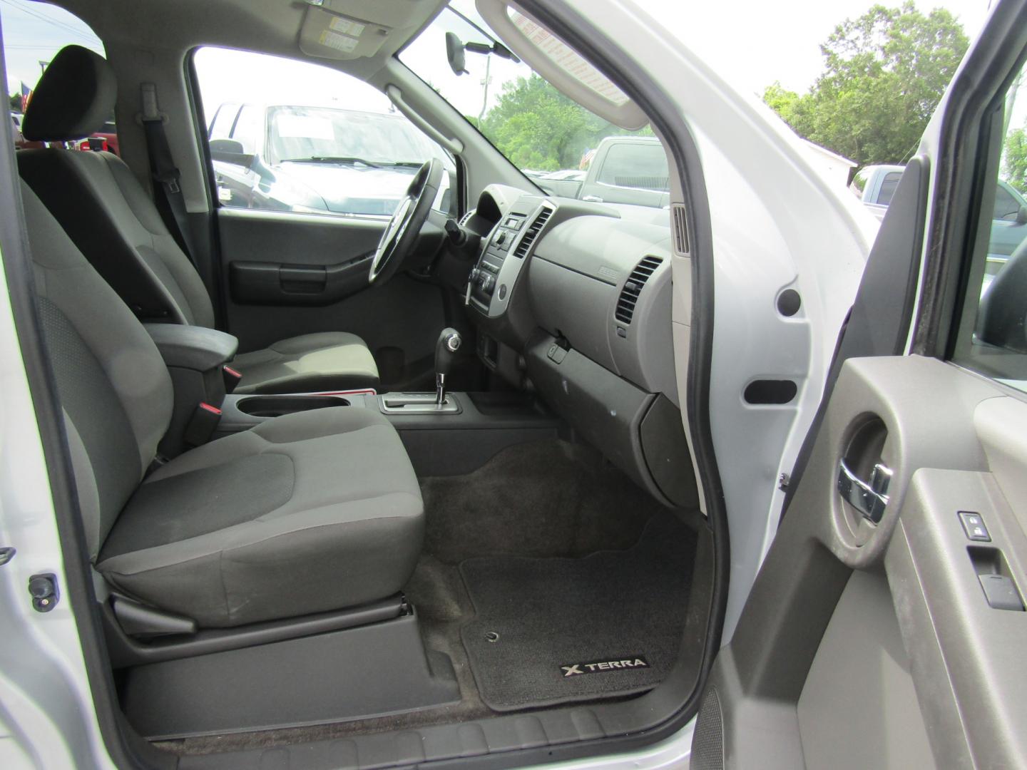 2012 Silver /Black Nissan Xterra S 2WD (5N1AN0NU7CC) with an 4.0L V6 DOHC 24V engine, Automatic transmission, located at 15016 S Hwy 231, Midland City, AL, 36350, (334) 983-3001, 31.306210, -85.495277 - Photo#10