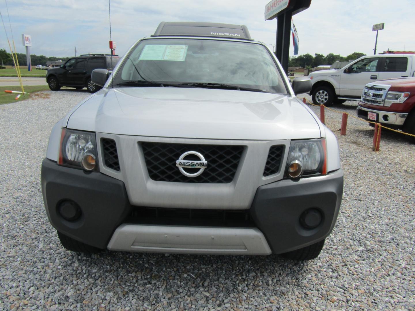 2012 Silver /Black Nissan Xterra S 2WD (5N1AN0NU7CC) with an 4.0L V6 DOHC 24V engine, Automatic transmission, located at 15016 S Hwy 231, Midland City, AL, 36350, (334) 983-3001, 31.306210, -85.495277 - Photo#1