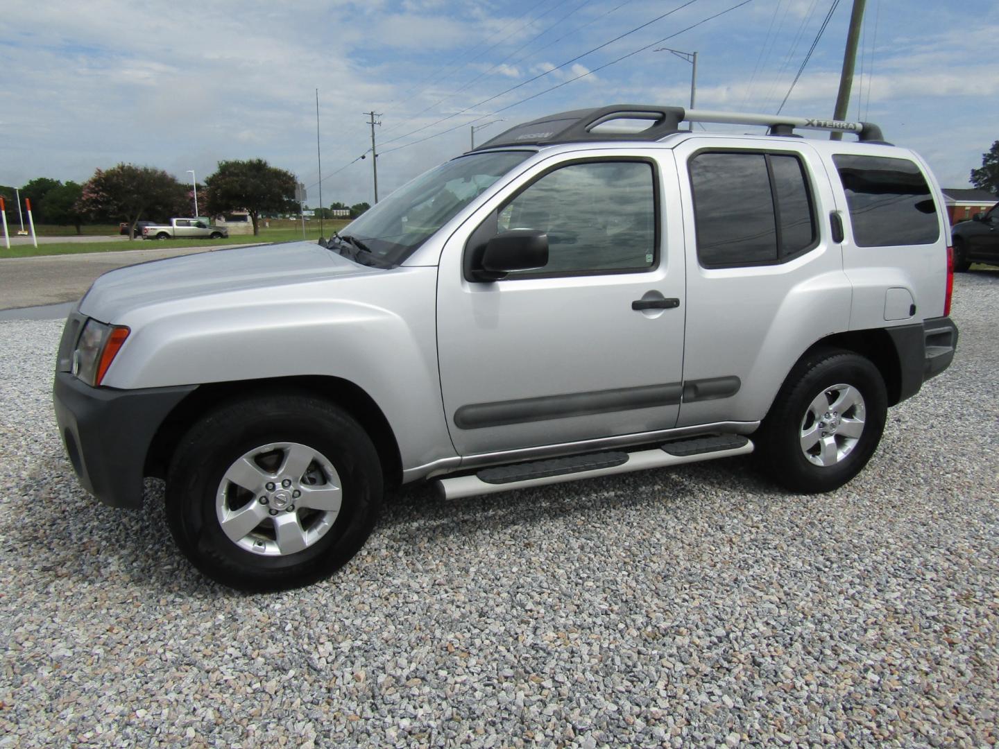 2012 Silver /Black Nissan Xterra S 2WD (5N1AN0NU7CC) with an 4.0L V6 DOHC 24V engine, Automatic transmission, located at 15016 S Hwy 231, Midland City, AL, 36350, (334) 983-3001, 31.306210, -85.495277 - Photo#2