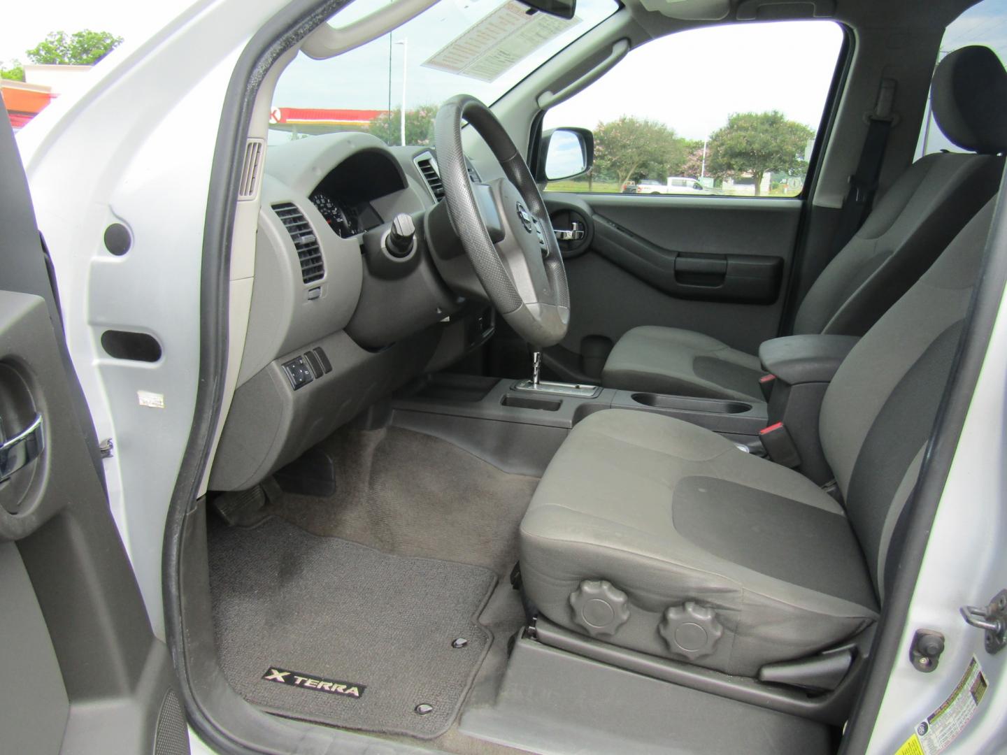 2012 Silver /Black Nissan Xterra S 2WD (5N1AN0NU7CC) with an 4.0L V6 DOHC 24V engine, Automatic transmission, located at 15016 S Hwy 231, Midland City, AL, 36350, (334) 983-3001, 31.306210, -85.495277 - Photo#3