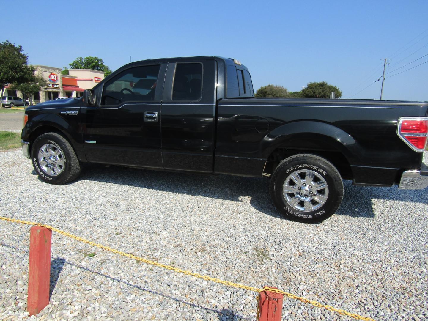 2012 Black /Gray Ford F-150 XLT SuperCab 6.5-ft. Bed 2WD (1FTFX1CT6CF) with an 3.5L V6 TURBO engine, Automatic transmission, located at 15016 S Hwy 231, Midland City, AL, 36350, (334) 983-3001, 31.306210, -85.495277 - Photo#5