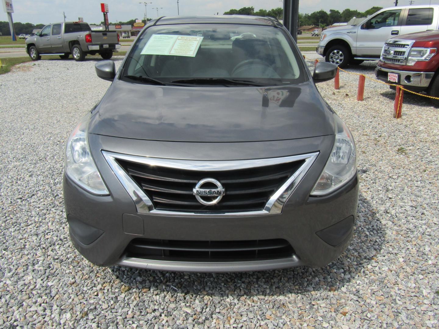 2016 Gray /Gray Nissan Versa 1.6 S 5M (3N1CN7AP6GL) with an 1.6L L4 DOHC 16V engine, Automatic transmission, located at 15016 S Hwy 231, Midland City, AL, 36350, (334) 983-3001, 31.306210, -85.495277 - Photo#1