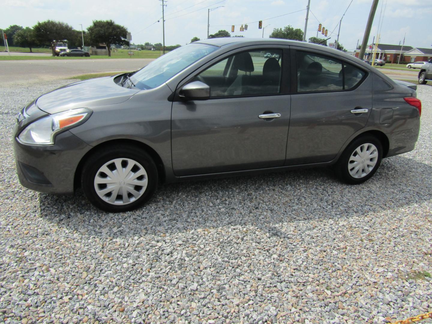 2016 Gray /Gray Nissan Versa 1.6 S 5M (3N1CN7AP6GL) with an 1.6L L4 DOHC 16V engine, Automatic transmission, located at 15016 S Hwy 231, Midland City, AL, 36350, (334) 983-3001, 31.306210, -85.495277 - Photo#2