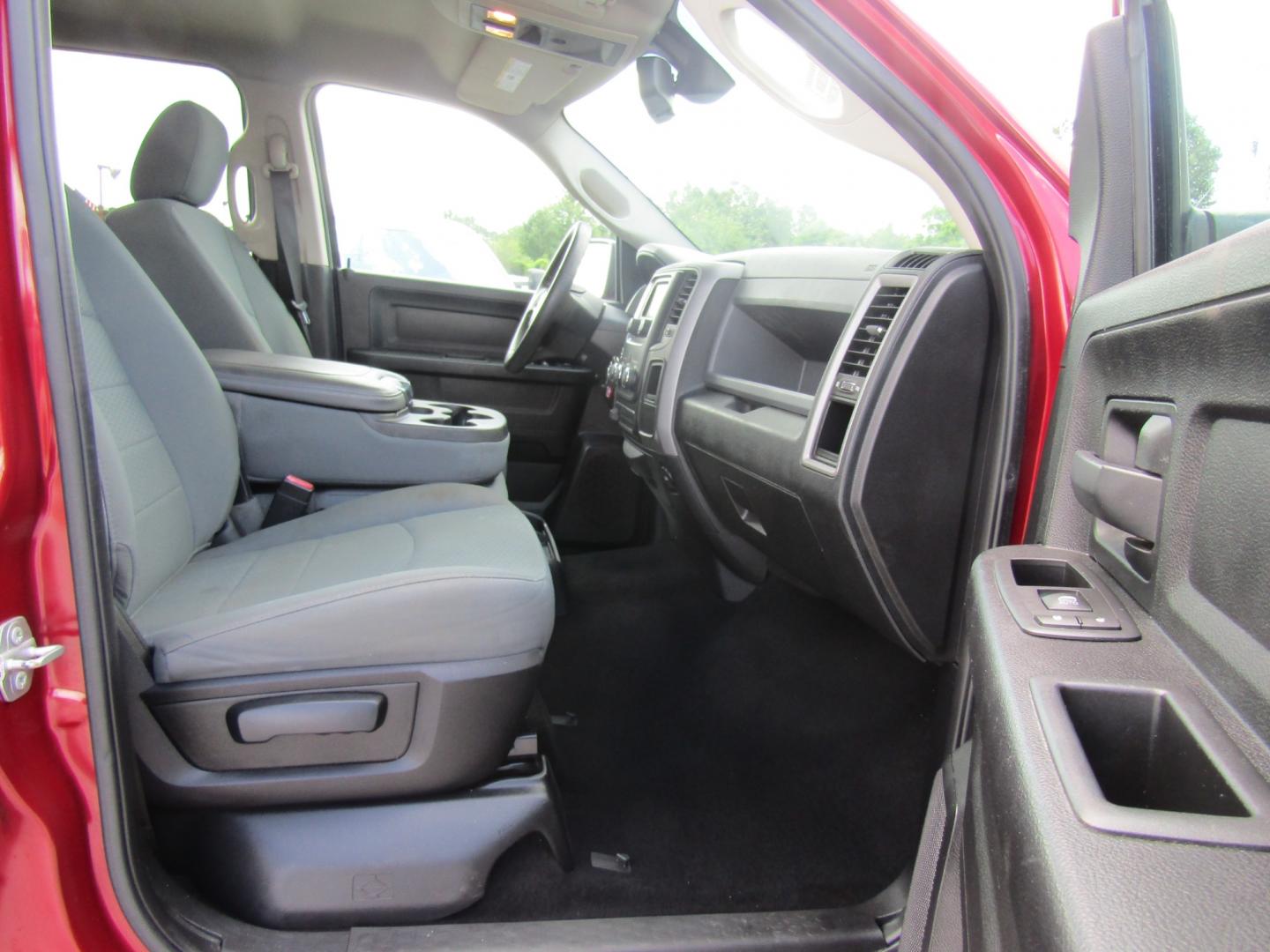 2015 Red /Gray RAM 1500 Tradesman Crew Cab SWB 4WD (1C6RR7KT6FS) with an 5.7L V8 OHV 16V engine, Automatic transmission, located at 15016 S Hwy 231, Midland City, AL, 36350, (334) 983-3001, 31.306210, -85.495277 - Photo#9