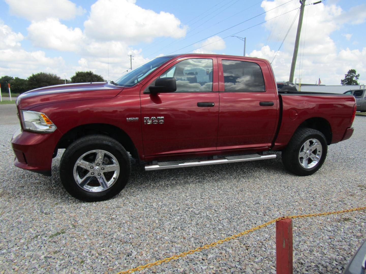 2015 Red /Gray RAM 1500 Tradesman Crew Cab SWB 4WD (1C6RR7KT6FS) with an 5.7L V8 OHV 16V engine, Automatic transmission, located at 15016 S Hwy 231, Midland City, AL, 36350, (334) 983-3001, 31.306210, -85.495277 - Photo#2