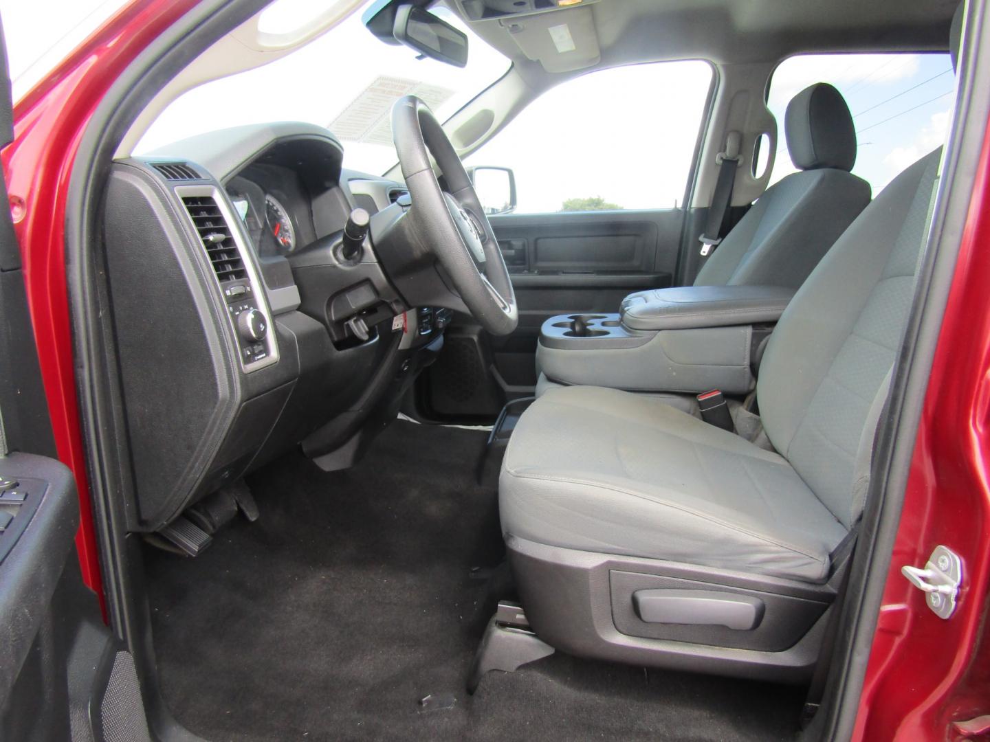 2015 Red /Gray RAM 1500 Tradesman Crew Cab SWB 4WD (1C6RR7KT6FS) with an 5.7L V8 OHV 16V engine, Automatic transmission, located at 15016 S Hwy 231, Midland City, AL, 36350, (334) 983-3001, 31.306210, -85.495277 - Photo#3