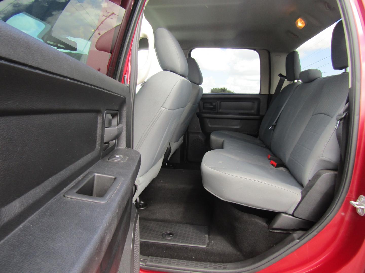 2015 Red /Gray RAM 1500 Tradesman Crew Cab SWB 4WD (1C6RR7KT6FS) with an 5.7L V8 OHV 16V engine, Automatic transmission, located at 15016 S Hwy 231, Midland City, AL, 36350, (334) 983-3001, 31.306210, -85.495277 - Photo#4