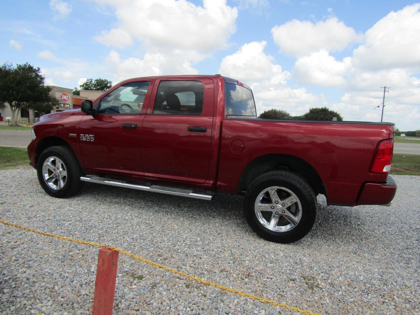 2015 Red /Gray RAM 1500 Tradesman Crew Cab SWB 4WD (1C6RR7KT6FS) with an 5.7L V8 OHV 16V engine, Automatic transmission, located at 15016 S Hwy 231, Midland City, AL, 36350, (334) 983-3001, 31.306210, -85.495277 - Photo#5