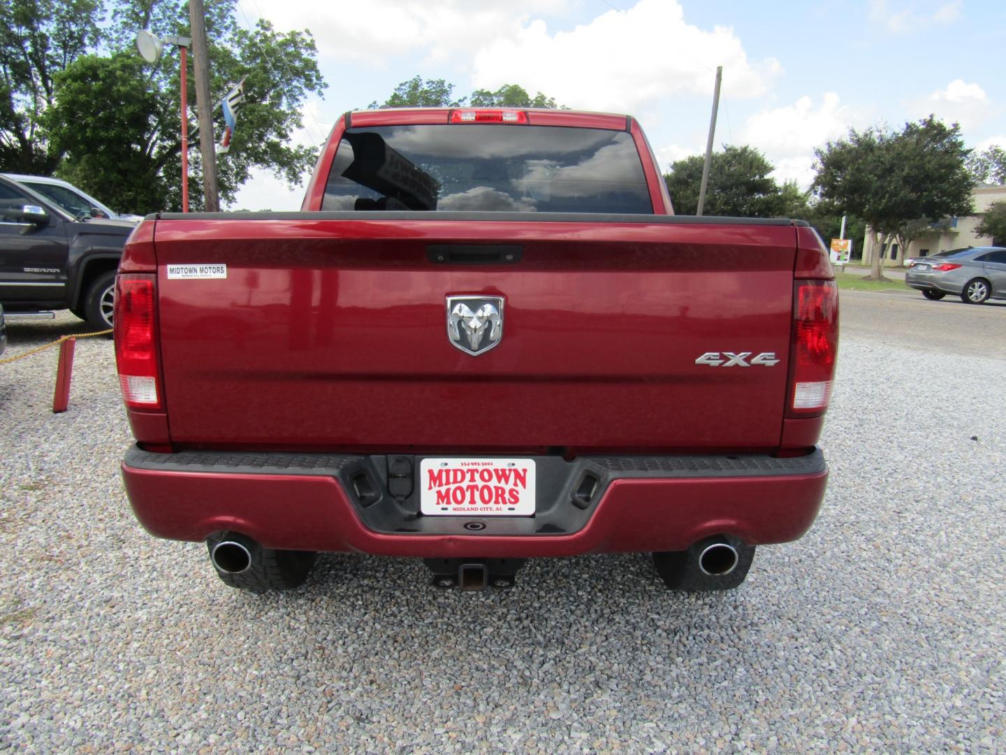 2015 Red /Gray RAM 1500 Tradesman Crew Cab SWB 4WD (1C6RR7KT6FS) with an 5.7L V8 OHV 16V engine, Automatic transmission, located at 15016 S Hwy 231, Midland City, AL, 36350, (334) 983-3001, 31.306210, -85.495277 - Photo#6